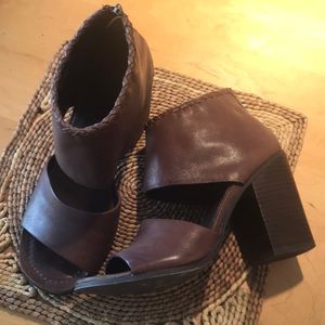 BACIO 61 LEATHER SZ8M Ankle Boot Sandal